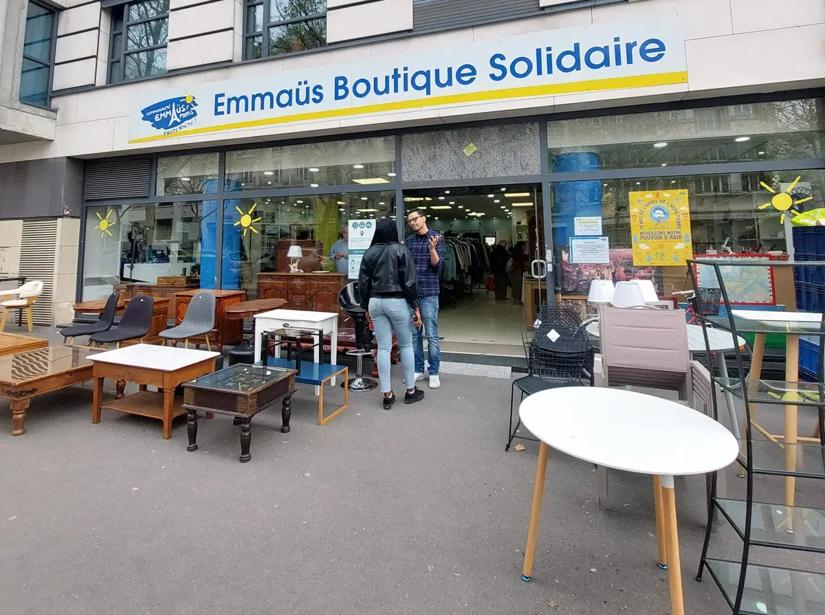 Emmaüs ou entreprise de débarras : quelle solution choisir ?